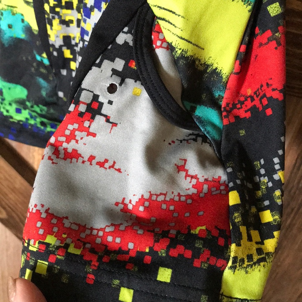 Workout top - Picture 3 of 4